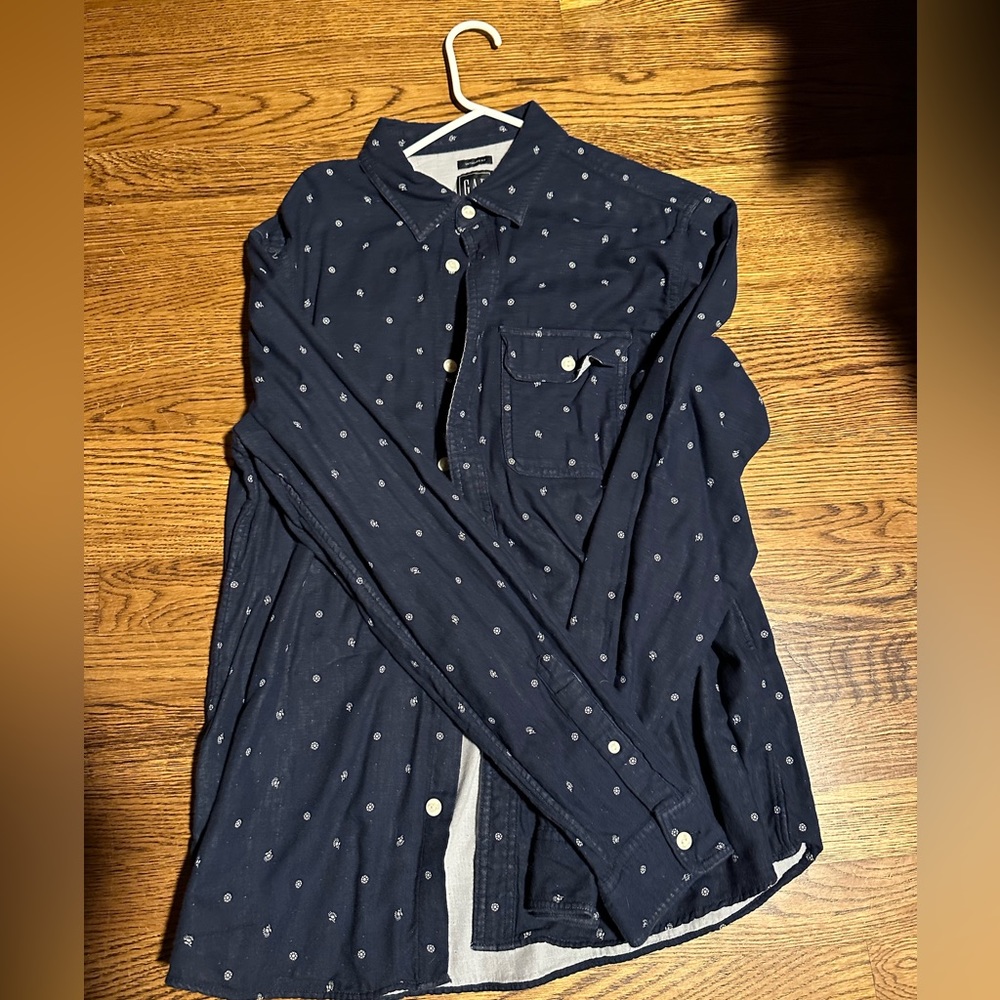 Gap untuckit fit large button up shirt